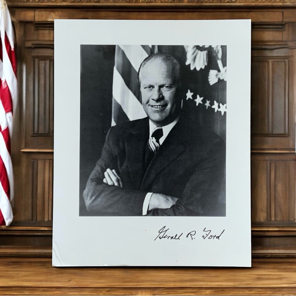 President Gerald Ford Memorabilia Collection, Photos Cards Letters Ephemera Lot - Picture 2 of 10